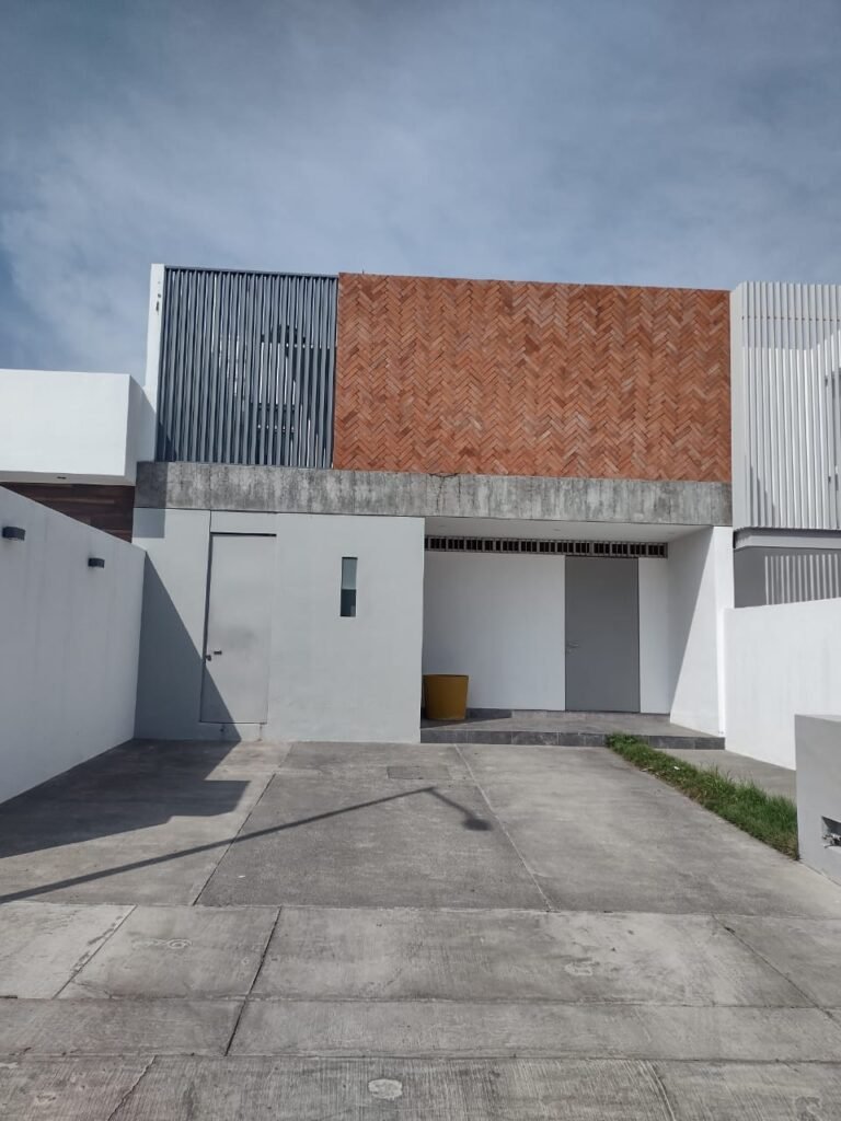 Casa en Venta en Residencial Esmeralda Norte, Colima 3.8 Mdp
